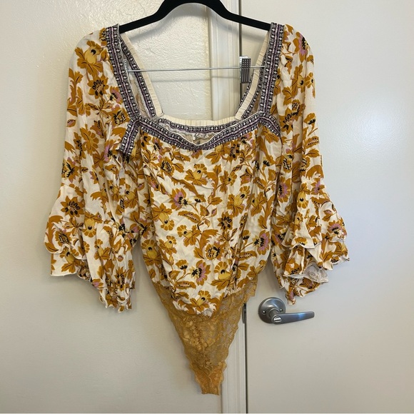 Free People Intimately Blooming Borders Bodysuit White Large Ruffle Bell Sleeves - Picture 3 of 14